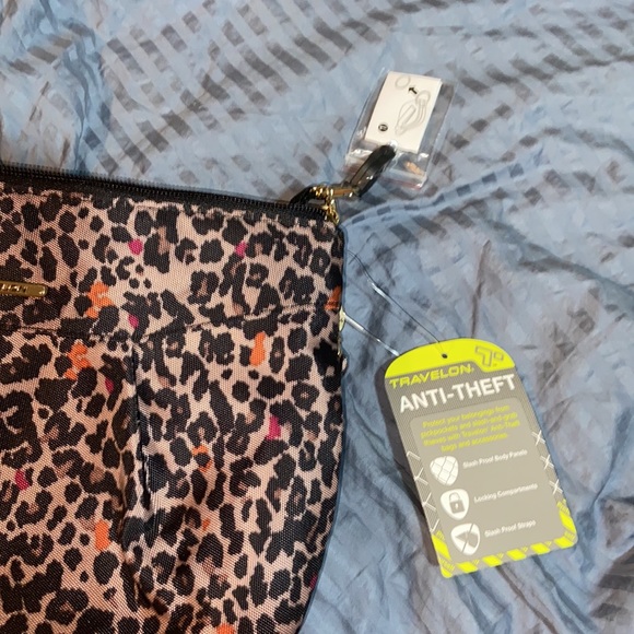 Travelon Anti-Theft Crossbody Bag and Coin Pouch in Leopard RFID Protection NWOT - Picture 10 of 12